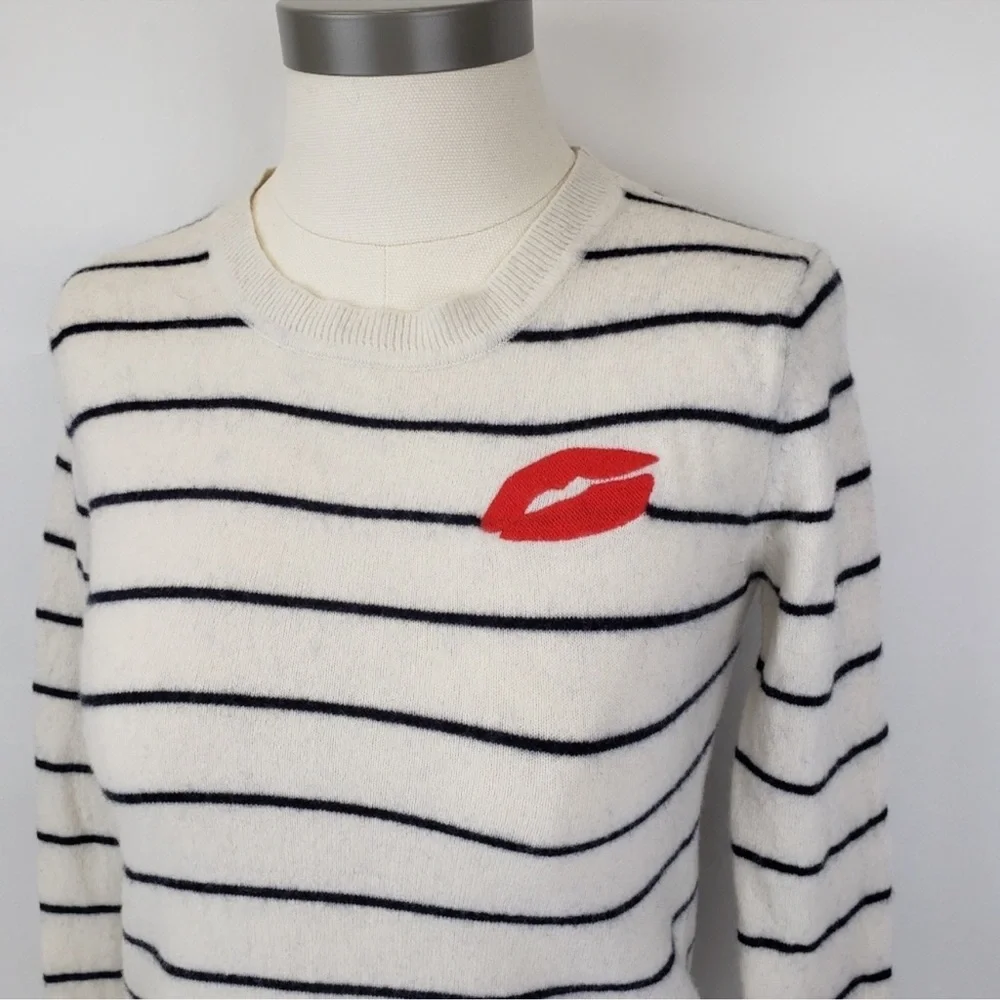 Banana republic sweater with cute lips detail - Picture 3 of 5